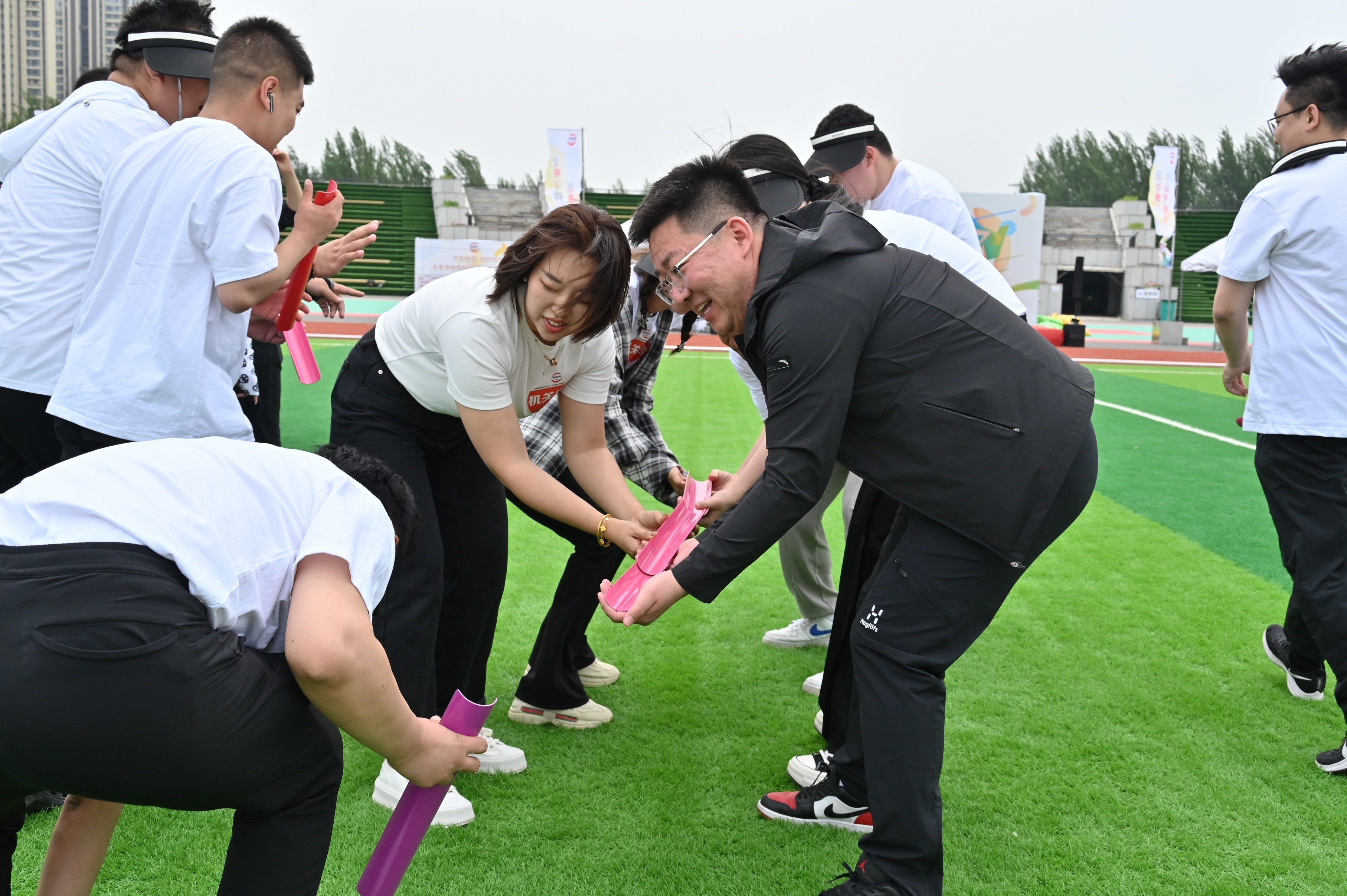 manbetx万博官方网站体育-充满凝聚力的团队展示